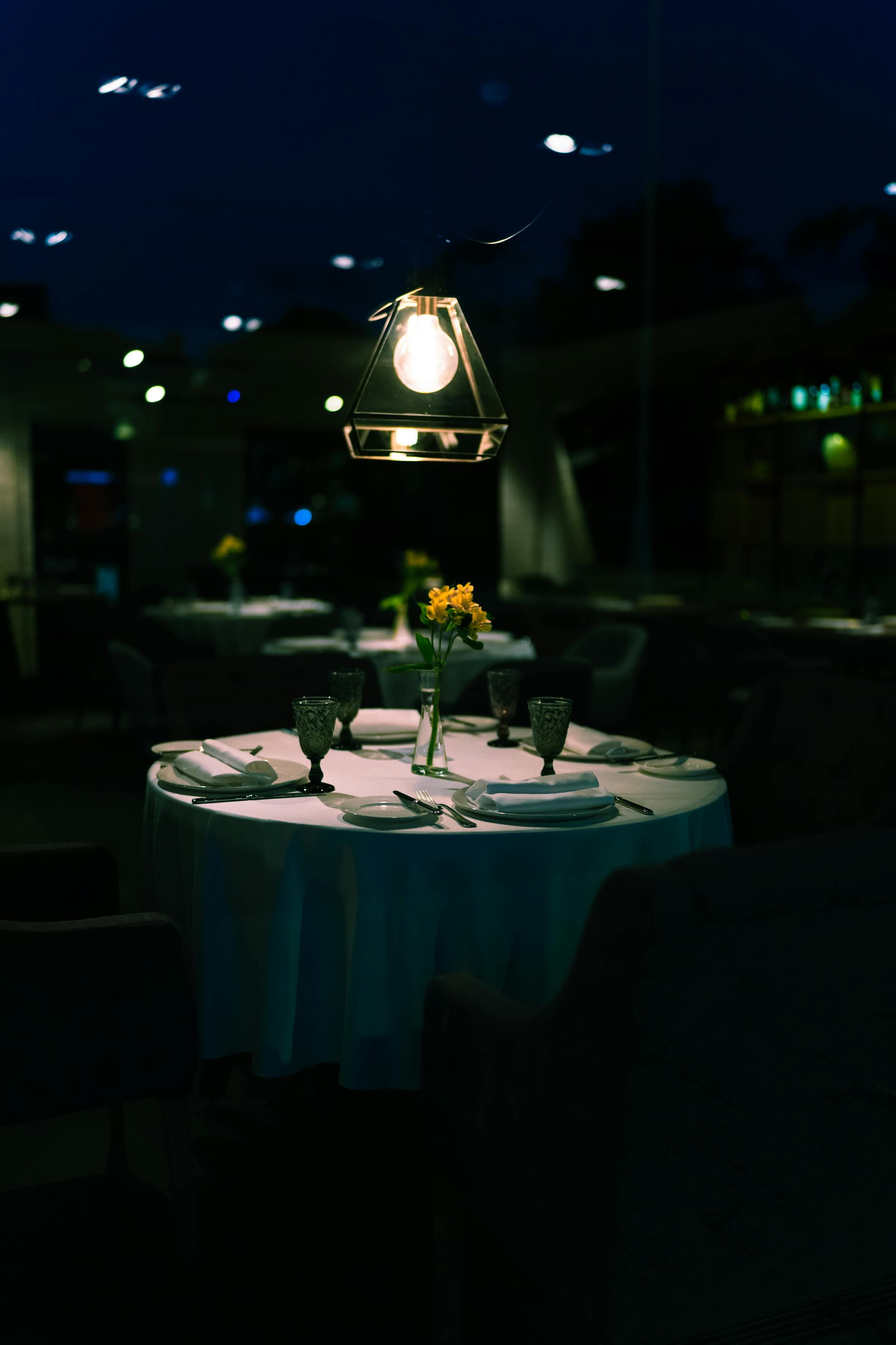 An operator's dining room mid-service